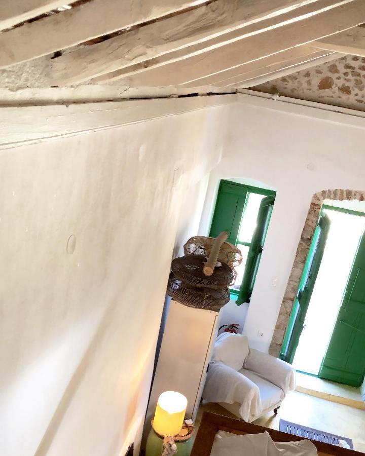 Hypate, Traditional Island Cottage Chalki Town 外观 照片