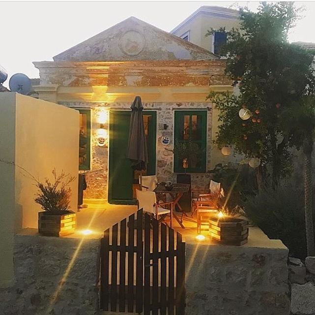 Hypate, Traditional Island Cottage Chalki Town 外观 照片